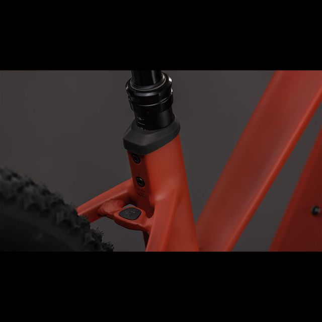 CUBE Reaction Hybrid Race 800 sähköpyörä Trapeze